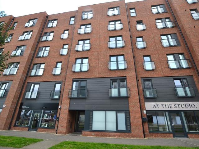 Ocean Drive, Edinburgh, EH6 2 bed flat to rent £1,995 pcm £460 pw
