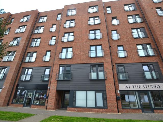 Ocean Drive, Edinburgh EH6, 2 bed penthouse to rent, £2,400 pcm | PrimeLocation