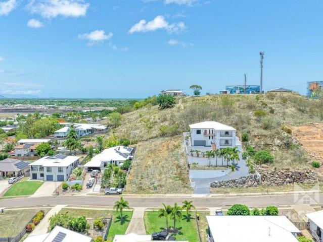 OCEAN, ISLAND & HINTERLAND VIEWS
