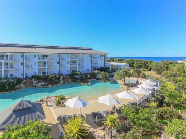Ocean & Main Pool View Apartment