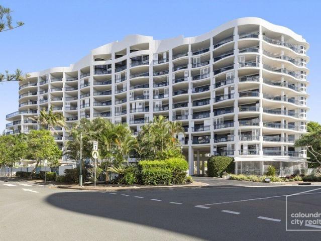 Ocean, Passage & Island Views + Premium Position in Ramada Resort