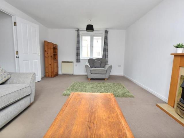 Ocean present a two bed modern flat located in the popular development in Bedminster. The property further benefits from double glazing and an allocated parking space. EPC C