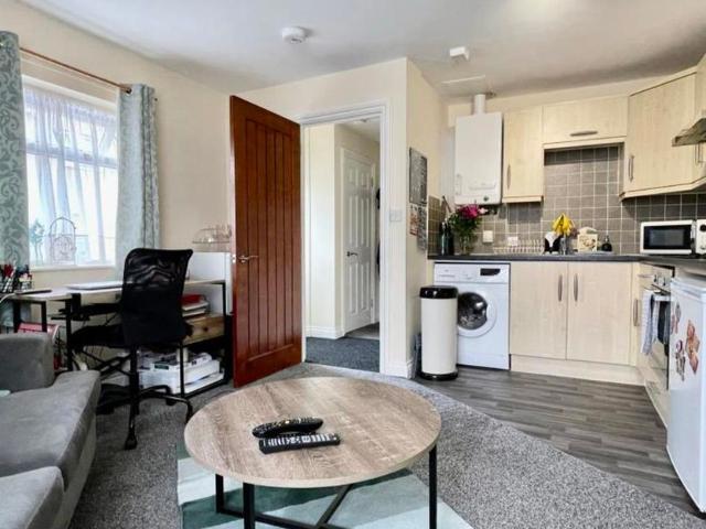 Ocean present this 1 bedroom flat Ideally located on St Johns Lane. Within an easy walking distance of Temple Meads, Bedminster Parade and the city centre. This property will be let on an unfurnished basis and is available in March