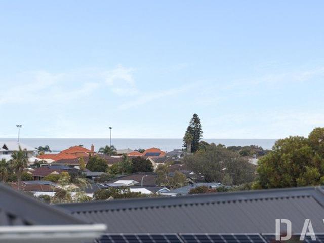 OCEAN/CITY VIEWS PLUS MASSIVE DOUBLE GARAGE
