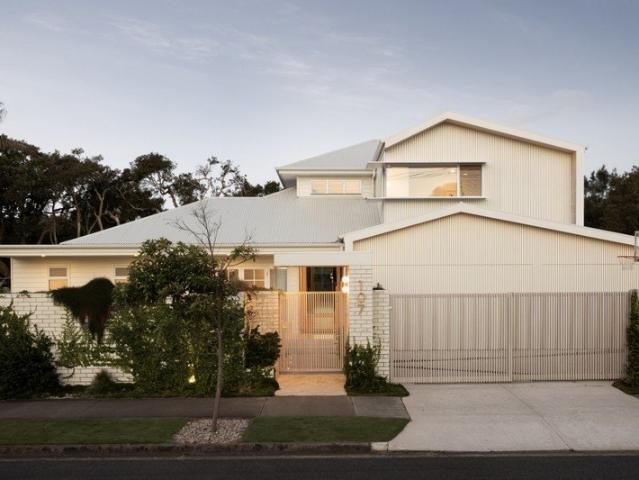 Oceanic House: Beachside Perfection
