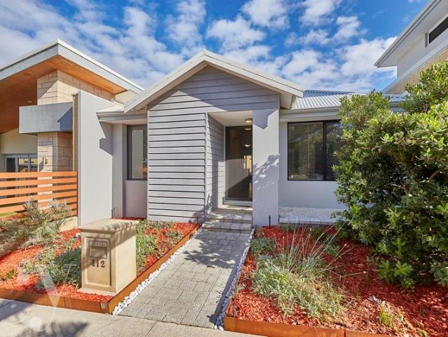 Oceanside, Move In Ready Gem Steps to Beach, Schools & Shops