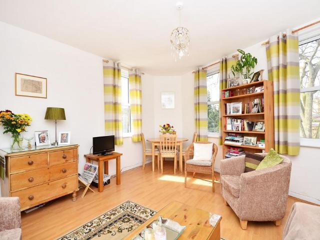 Ockendon Road, Islington, London, N1 2 bed flat to rent £2,925 pcm £675 pw
