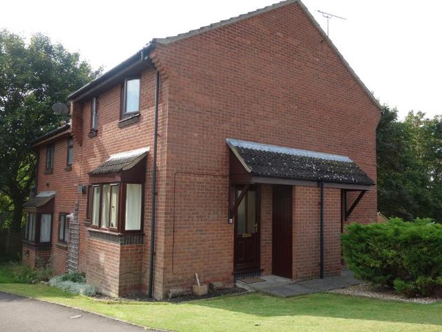 Oamaru Way, Devizes SN10 1 bed end of terrace house to rent £900 pcm £208 pw