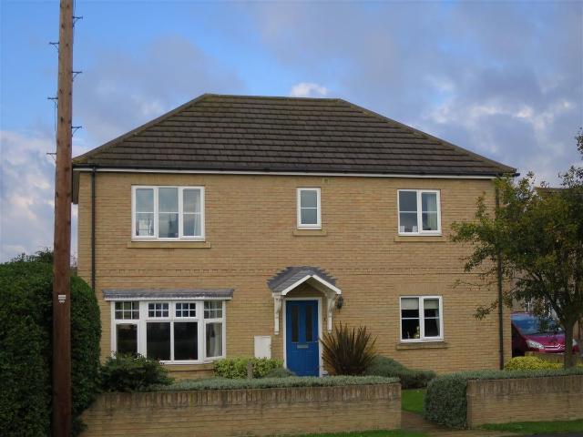 Oaktree Court, Yaxley, Peterborough PE7, 2 bed flat to rent, £895 pcm | PrimeLocation