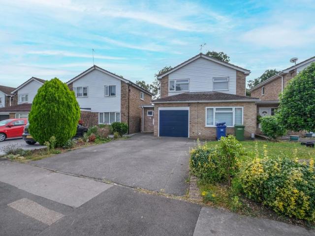 Oaktree Way 13 5 bed detached house to rent £5,500 pcm £1,269 pw