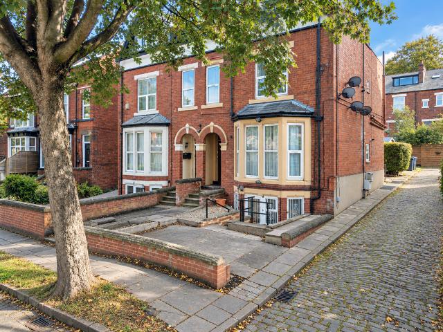 Oakwood Avenue, Leeds LS8 1 bed apartment to rent £699 pcm £161 pw