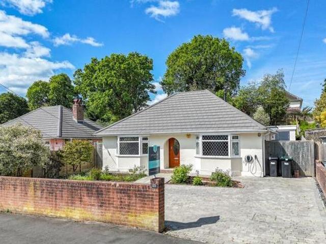 Oakwood Avenue, New Milton, 3 Bedroom Detached