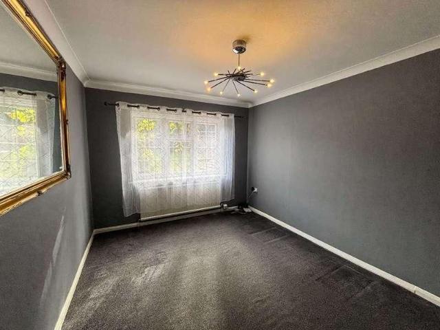 Oakwood, Ashford Hill Road, Headley, RG19