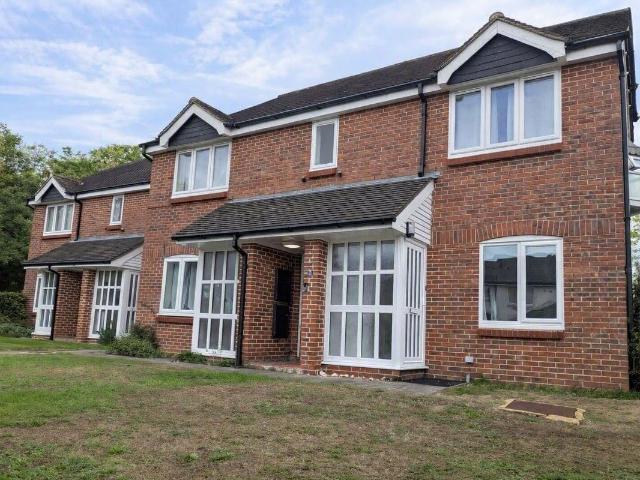Oakwood Close, Midhurst GU29, 1 bed flat to rent, £900 pcm | PrimeLocation