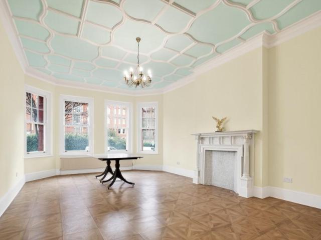 OAKWOOD COURT, ABBOTSBURY ROAD. 4 bed apartment to rent £8,667 pcm £2,000 pw