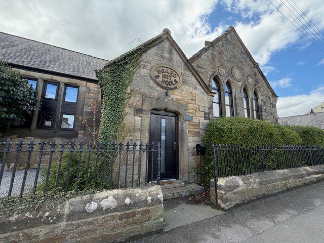 Oakwood Court, Crook, DL15 4 bed terraced house to rent £1,400 pcm £323 pw