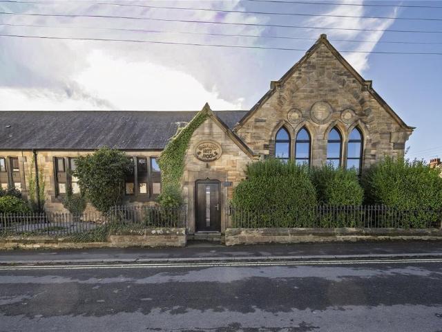 Oakwood Court, Crook, DL15 4 bed terraced house to rent £1,400 pcm £323 pw