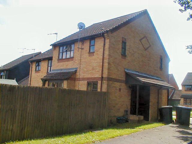 Oakwood Drive, Uckfield TN22 1 bed semi detached house to rent £925 pcm £213 pw