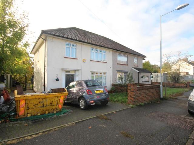 Oakwood Hill, Loughton, IG10 3LZ, United Kingdom | 3 bed duplex for rent #140397278 | Rentberry