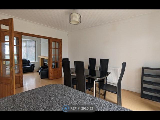 Oakwood Lane, Leeds LS8, 3 bed semi detached house to rent, £1,565 pcm | PrimeLocation
