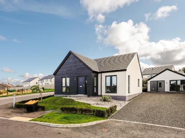 Oakwood Place, Glenwood, Forfar DD8, 3 bed bungalow to rent, £1,650 pcm | PrimeLocation
