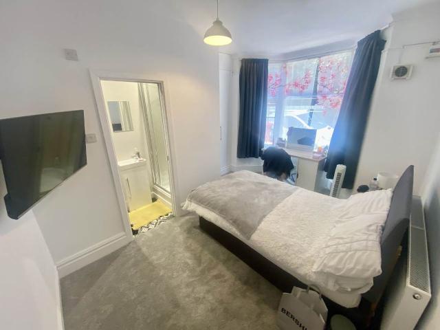 Oakwood Road, Brynmill, Swansea SA2, 5 bed property to rent, £2,625 pcm | PrimeLocation