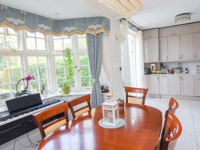 Oakwood Road, London NW11, 4 bed terraced bungalow to rent, £3,400 pcm | PrimeLocation