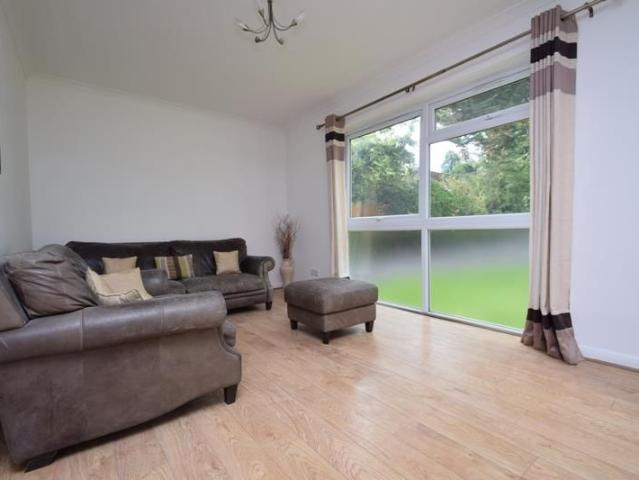 Oak Court, Green Lane, Northwood HA6, 2 bed flat to rent, £1,800 pcm | PrimeLocation