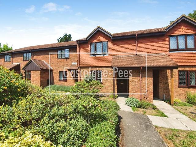 Oak Court, Farnham, GU9 1 bed apartment to rent £1,100 pcm £254 pw