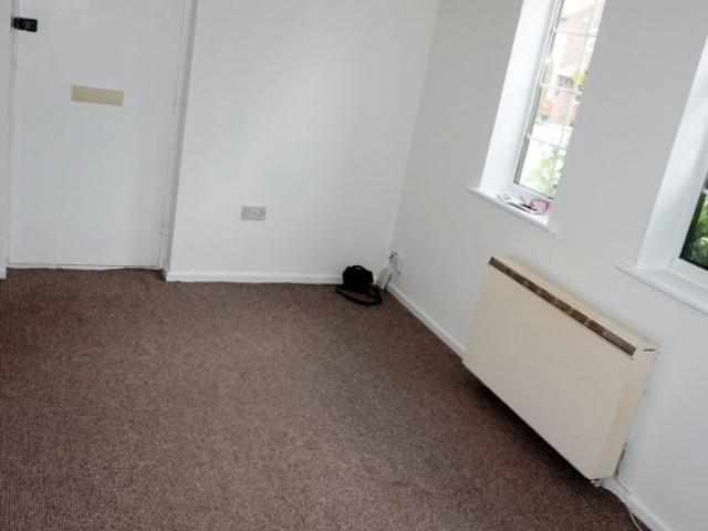 Oak Close, Burbage, Leicester LE10, 1 bed flat to rent, £525 pcm | PrimeLocation