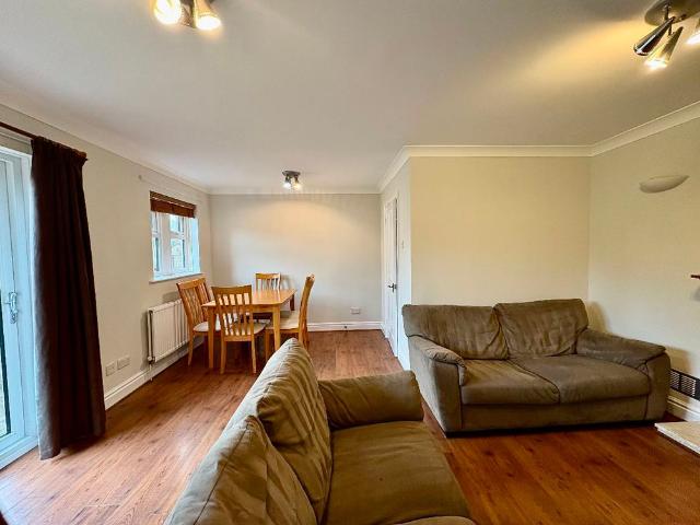 Oak apple walk, Stannington, Sheffield, S6 6FA