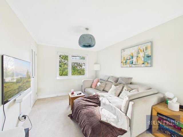 Oak Avenue, Cheltenham GL52, 2 bed flat to rent, £1,100 pcm | PrimeLocation