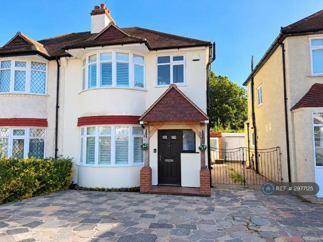 Oak Avenue, Croydon, CR0 3 bed semi detached house to rent £2,800 pcm £646 pw