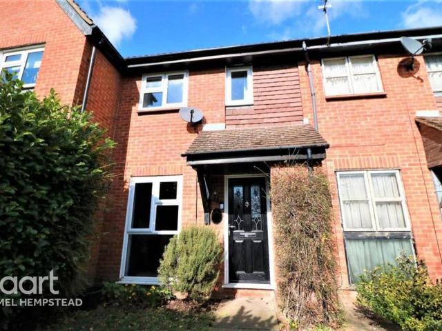 Oak Green, Abbots langley 2 bed terraced house to rent £1,600 pcm £369 pw