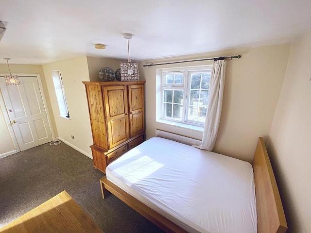 Oak Grove Road, Penge, SE20 7RQ House share to rent £900 pcm £208 pw