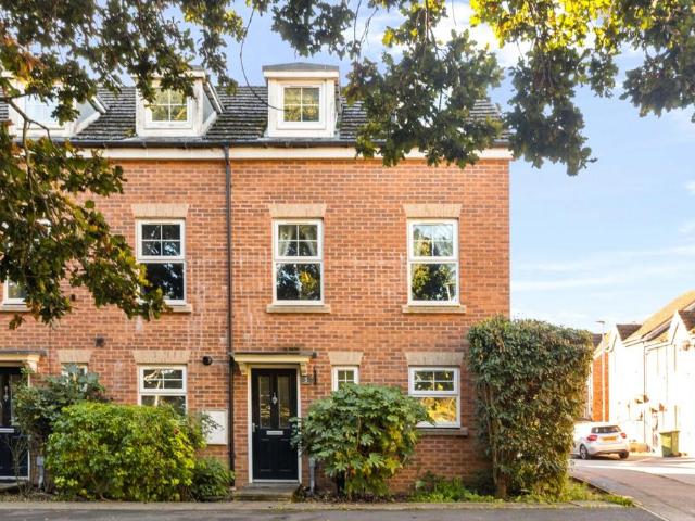 Oak Drive, Barton Upon Humber, North. 3 bed end of terrace house to rent £900 pcm £208 pw