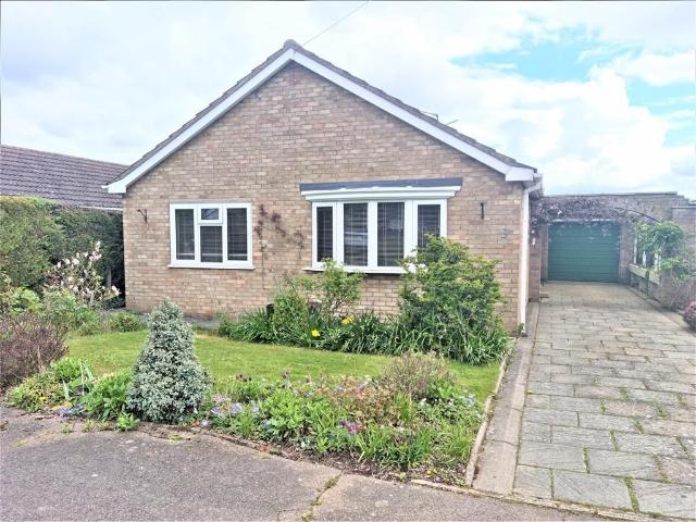 Oak Drive, Outwell, Wisbech PE14, 3 bed bungalow to rent, £1,200 pcm | PrimeLocation