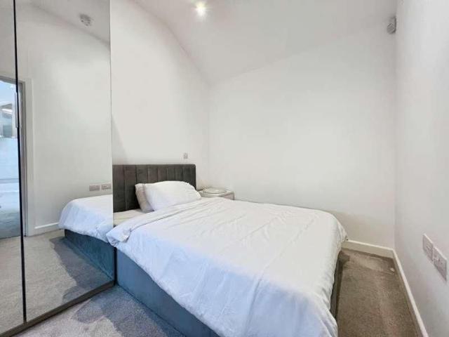Oak End Way, Gerrards Cross, SL9