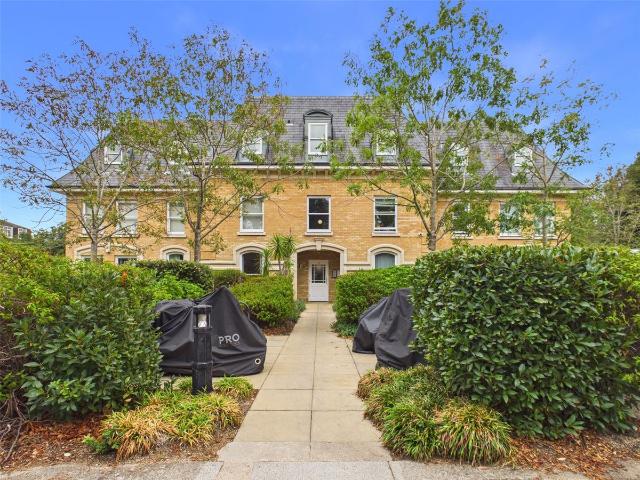 Oak House, Teddington TW11, 2 bed flat to rent, £2,250 pcm | PrimeLocation
