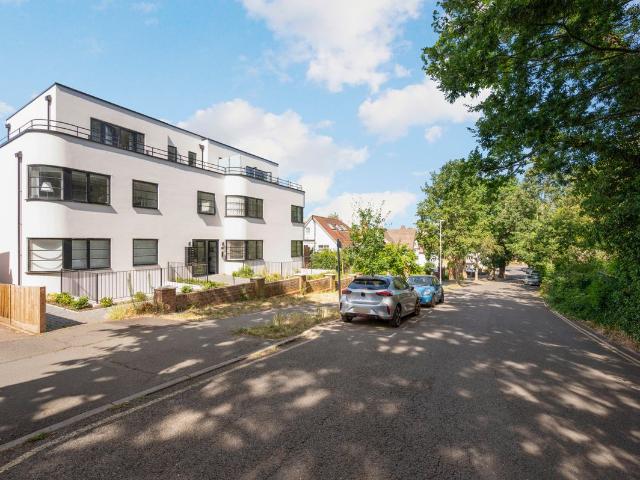 Oak Hill Grove, Surbiton KT6, 3 bed flat to rent, £2,750 pcm | PrimeLocation