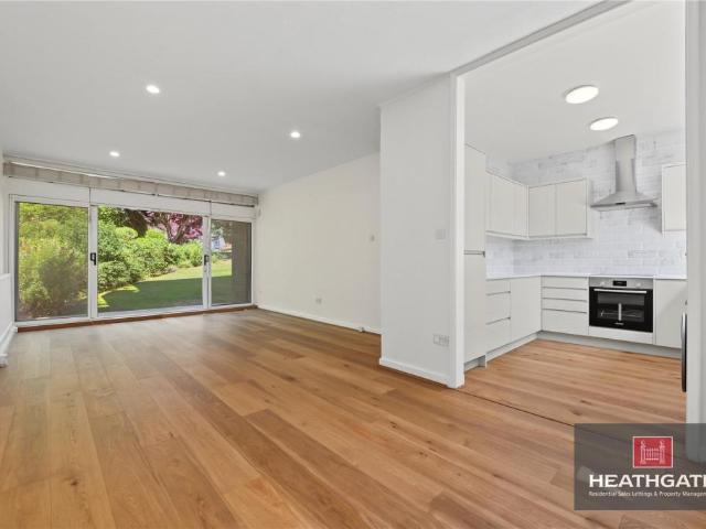 Oak Hill Park Hampstead Village NW3 2 bed flat to rent £4,117 pcm £950 pw