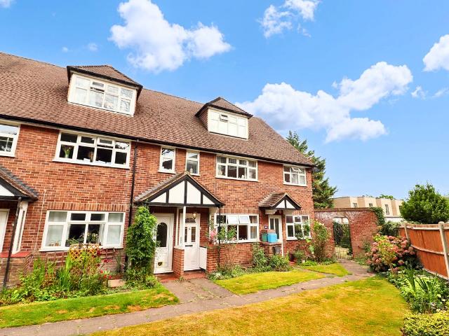 Oak Hill Road, Surbiton KT6, 3 bed flat to rent, £2,600 pcm | PrimeLocation