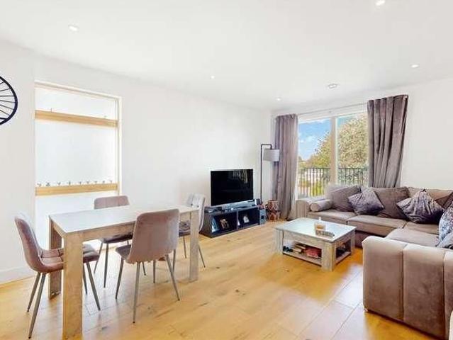 Oak Lodge, Riverwell Close, Watford, WD18