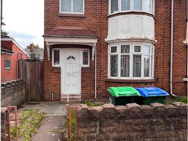Oak Lane, West Bromwich B70, 3 bed semi detached house to rent, £1,100 pcm | PrimeLocation