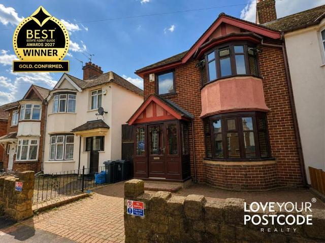 Oak Lane, West Bromwich B70 3 bed semi detached house to rent £1,300 pcm £300 pw