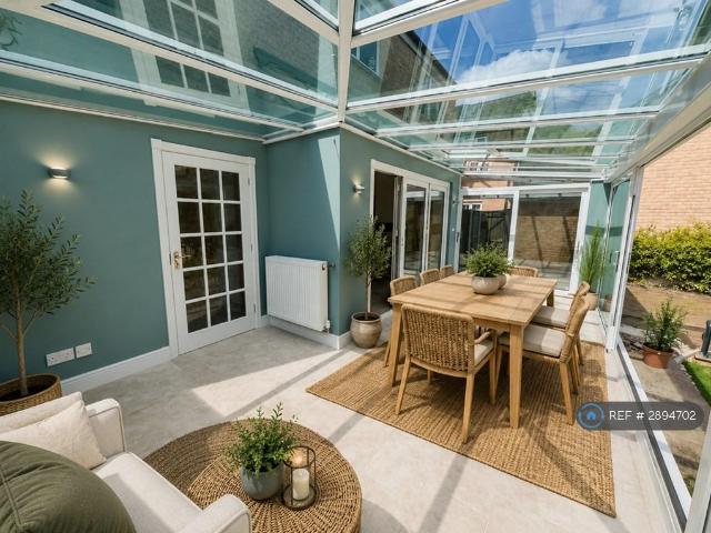 Oak Lane, Peterborough, PE8 4 bed detached house to rent £2,650 pcm £612 pw