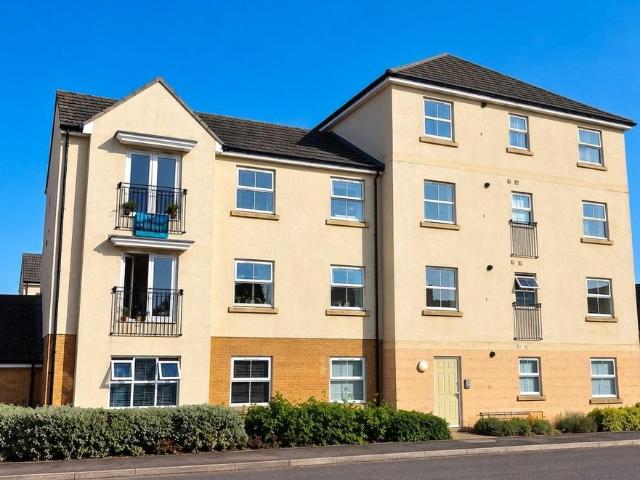 Oak Leaze, Patchway, Bristol, South. 2 bed apartment to rent £1,475 pcm £340 pw