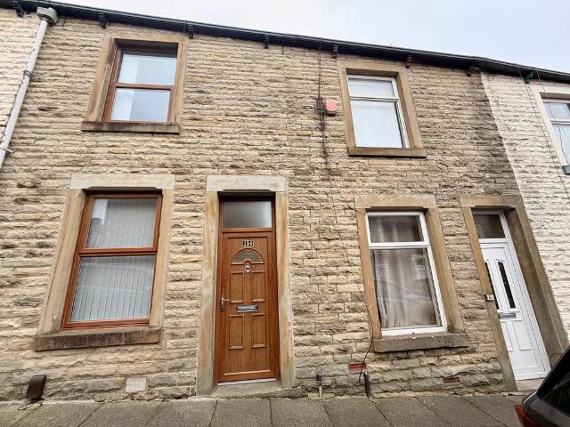 Oak Street, Burnley, BB12 2 bed house to rent £700 pcm £162 pw