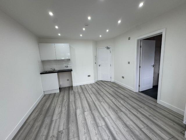 Oak Road, West Bromwich B70, 5 bed detached house to rent, £3,250 pcm | PrimeLocation