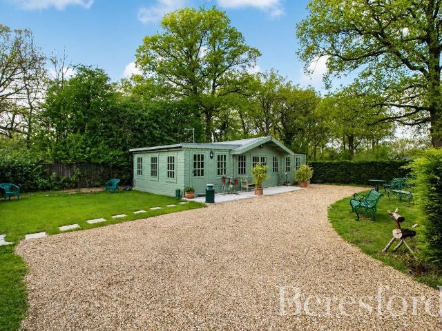 Oak Road, Crays Hill CM11, 1 bed bungalow to rent, £1,300 pcm | PrimeLocation